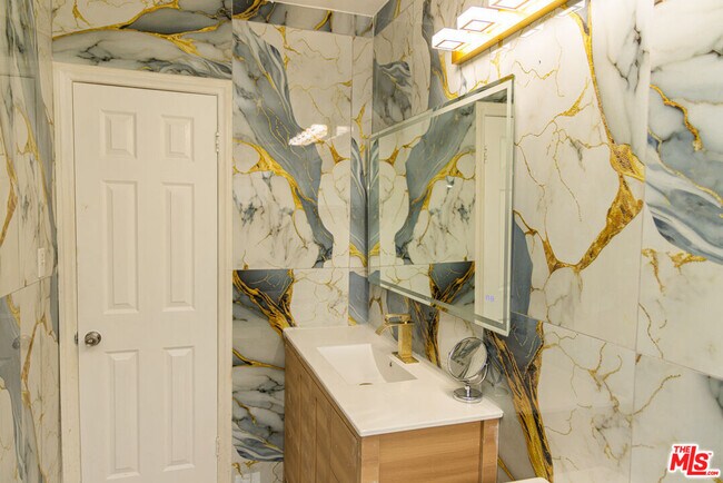 Building Photo - 5604 Valley Circle Blvd