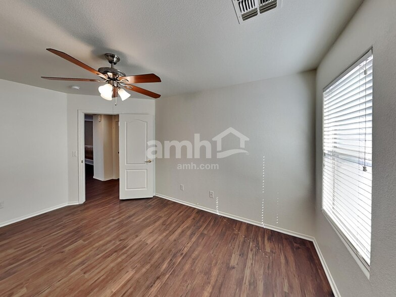Building Photo - 780 E Cowboy Cove Trail