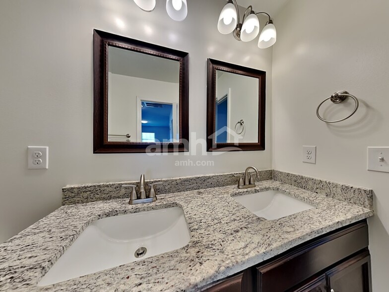 Building Photo - 236 Addlestone Cir