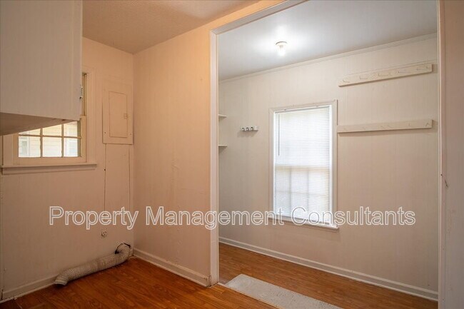 Building Photo - 2524 Chickasaw Dr