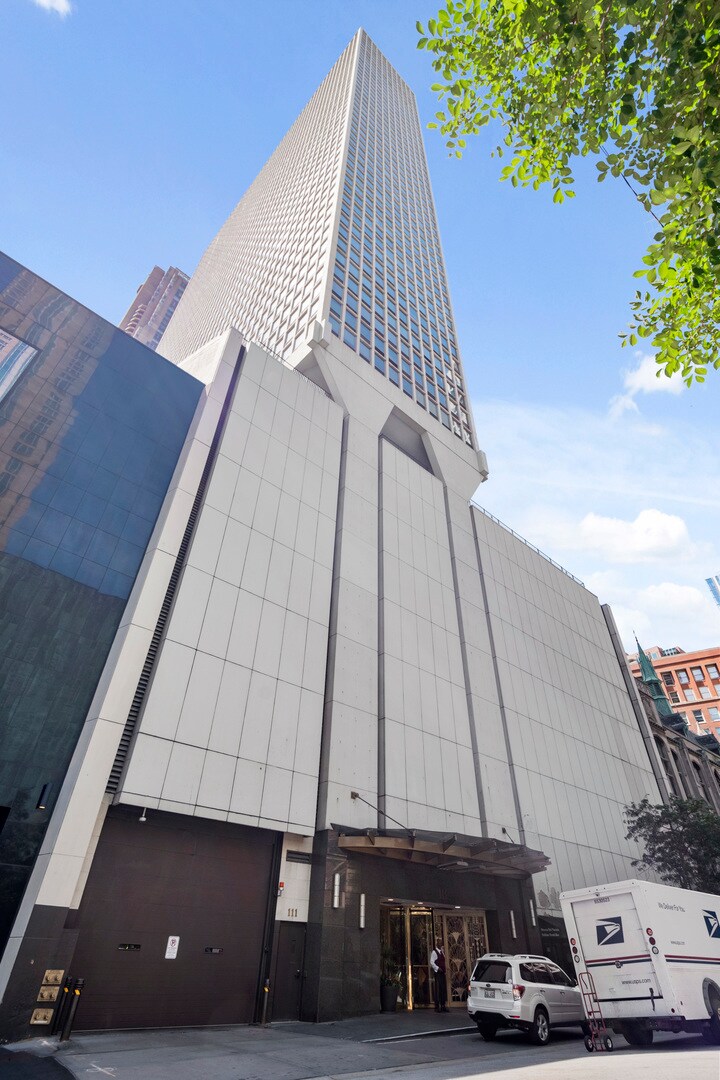 Building Photo - 111 E Chestnut St