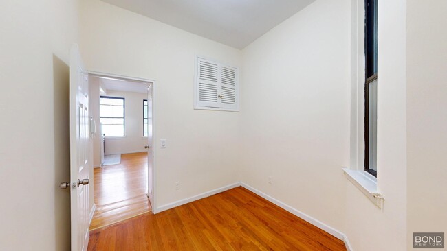 Building Photo - 434 E 89th St