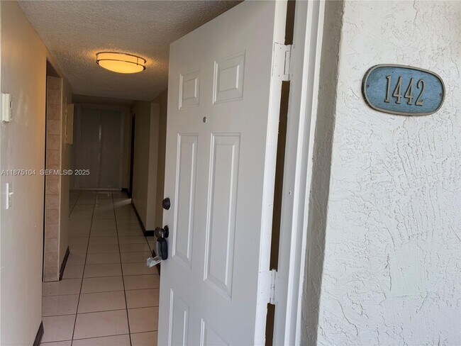 Building Photo - 10090 NW 80th Ct