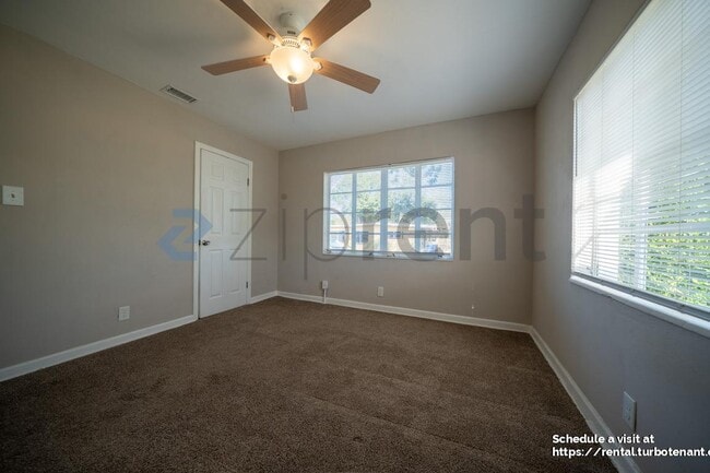 Building Photo - 925 17th St S