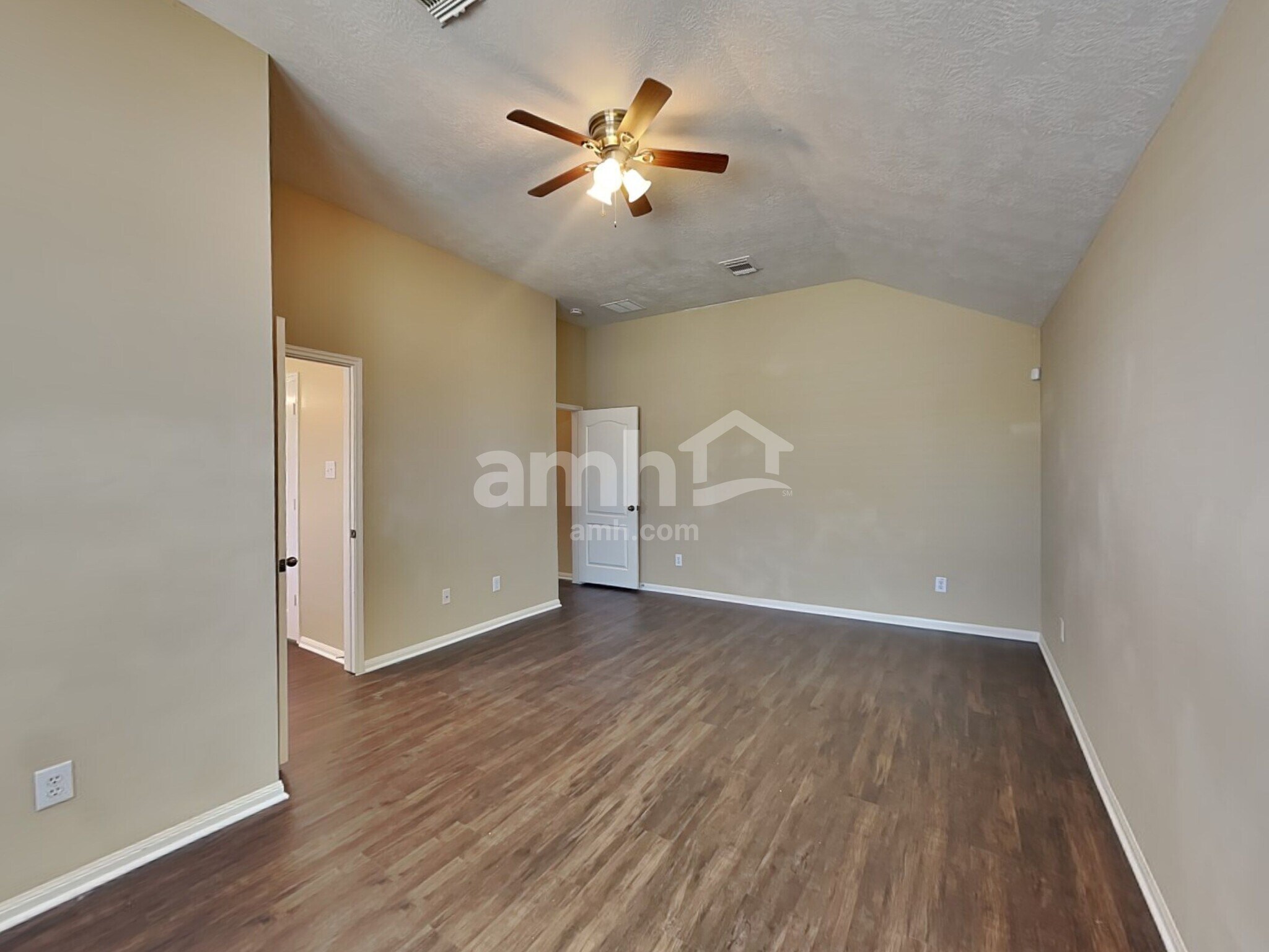 Building Photo - 15919 Sonoma Park Dr