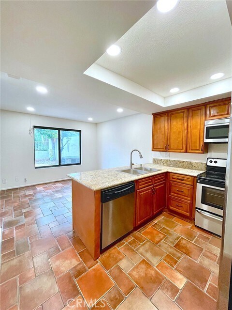 Building Photo - 809 Creekside Dr