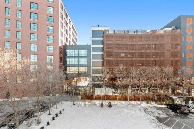 Building Photo - 748 N 3rd St