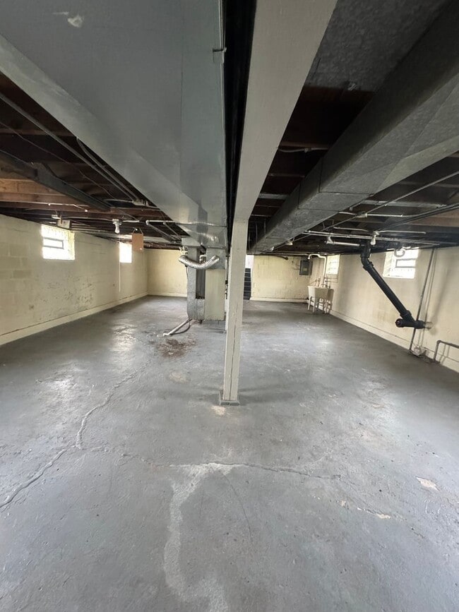 Building Photo - Beautiful 2-bedroom house for Rent in Lansing, IL VAILABLE NOW!!