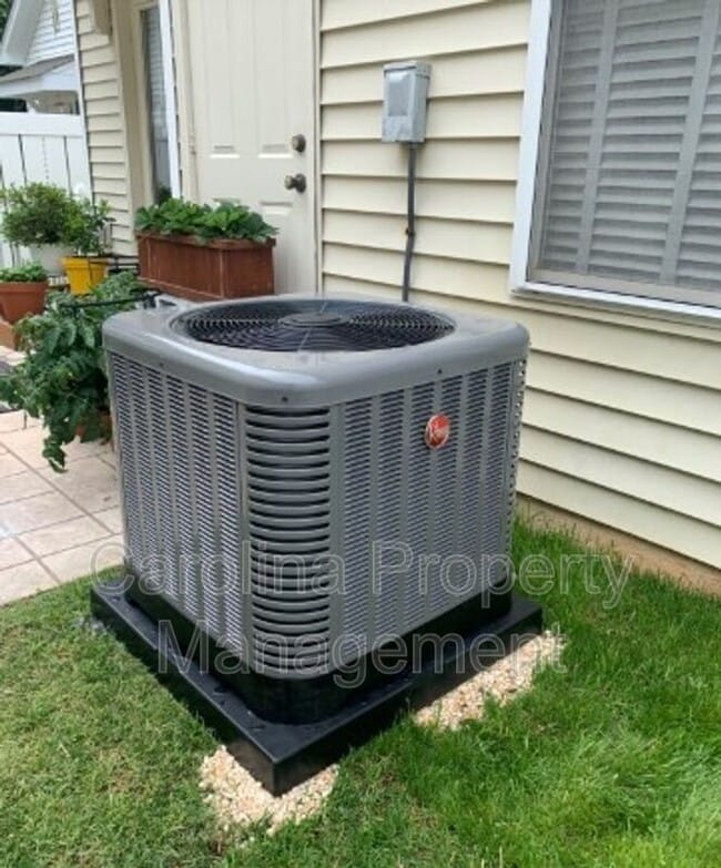 Building Photo - 11355 Deer Ridge Ln