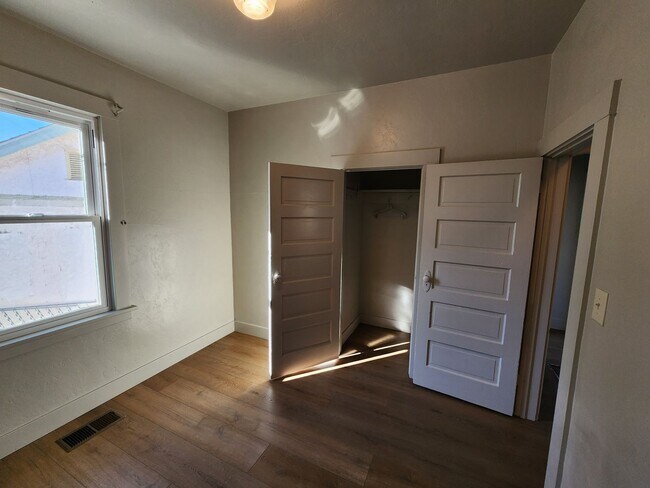 Building Photo - 555 Wallis Ave