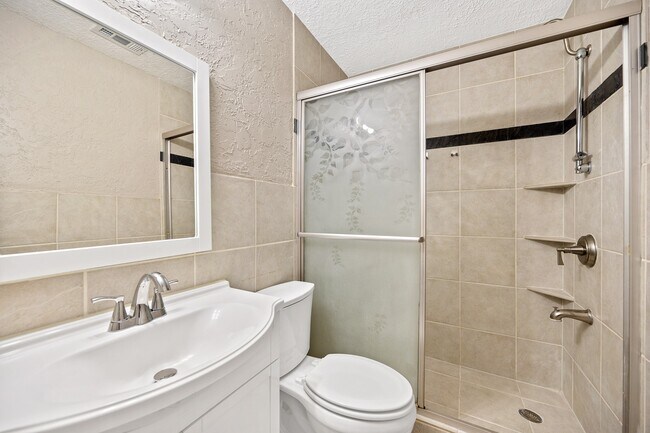 Building Photo - 16019 Mission Village Dr