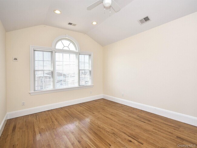 Building Photo - 24B Sintsink Dr W