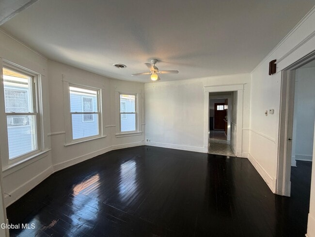 Building Photo - 830 Hampton Ave