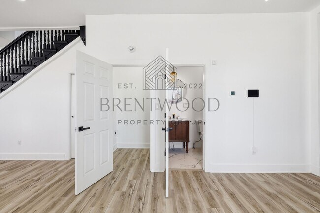 Building Photo - Fully Renovated 4bed, 3bath Home with Fenced In Yard