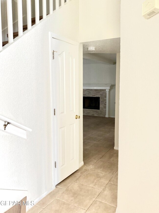 Building Photo - 7369 Luz De Lumbre Ave