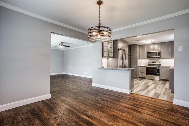 Building Photo - 9334 San Fernando Way