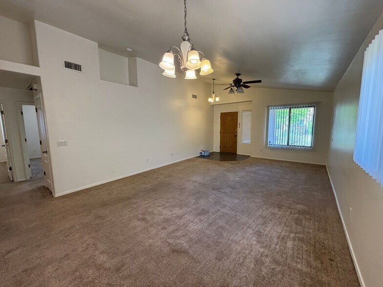 Building Photo - 10500 E Carolina Willow Ln