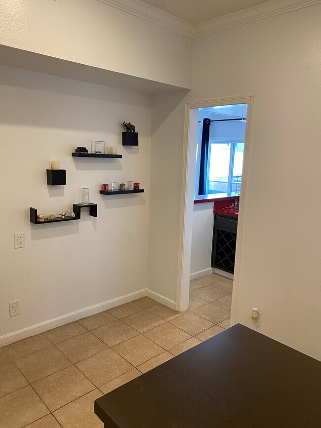 Building Photo - 6240 Whitsett Ave