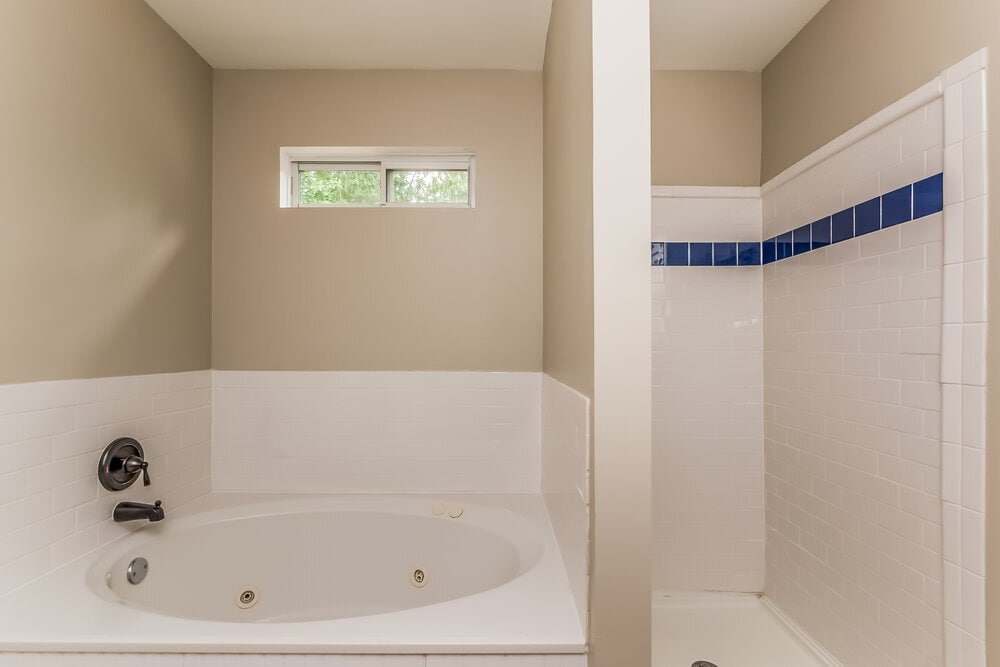 Building Photo - 332 Pinehurst Way