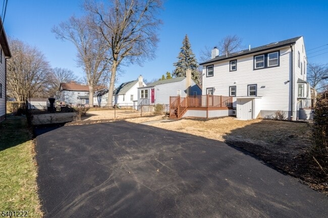 Building Photo - 21 Lombardy Pl