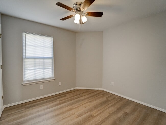 Building Photo - 344 Grant Springs Dr