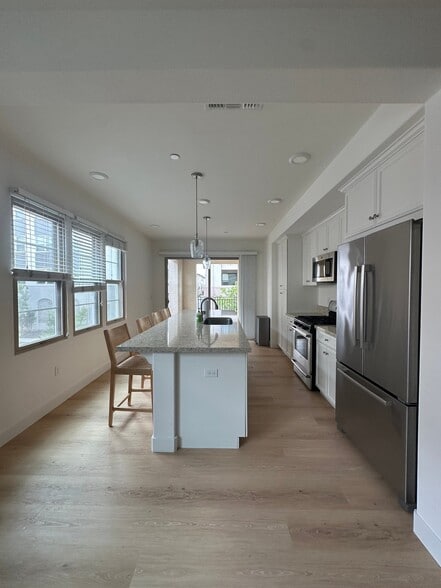 Building Photo - 1087 Bigleaf Pl