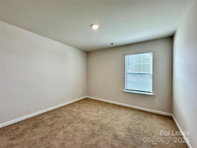 Building Photo - 1605 Blue Velvet Ln