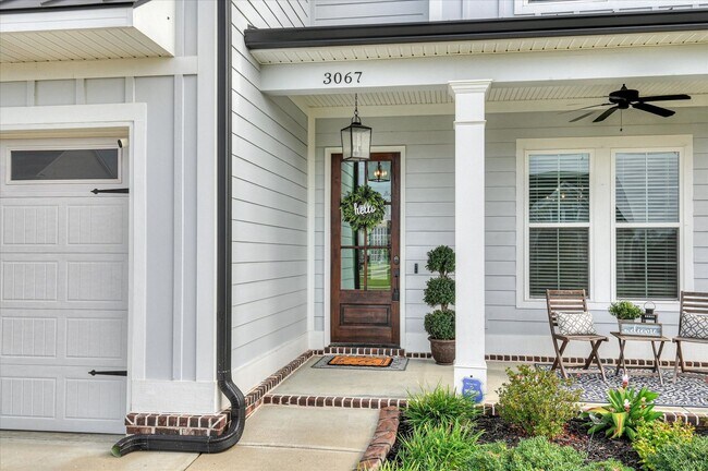 Building Photo - 3067 Rosewood Dr