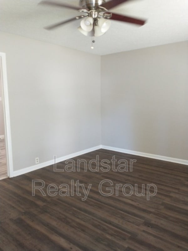 Building Photo - 7507 Gerald Ave