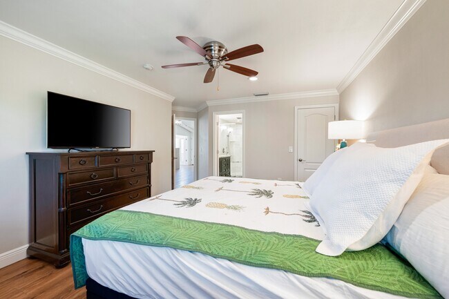 Building Photo - 858 Hudson Ave