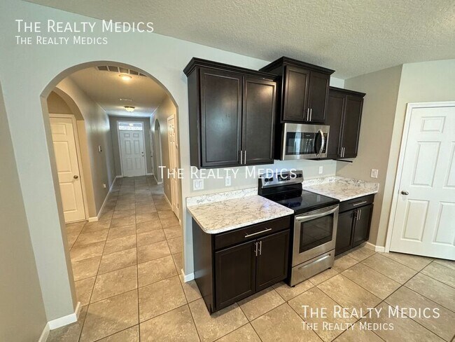 Building Photo - 1028 Salina St SE