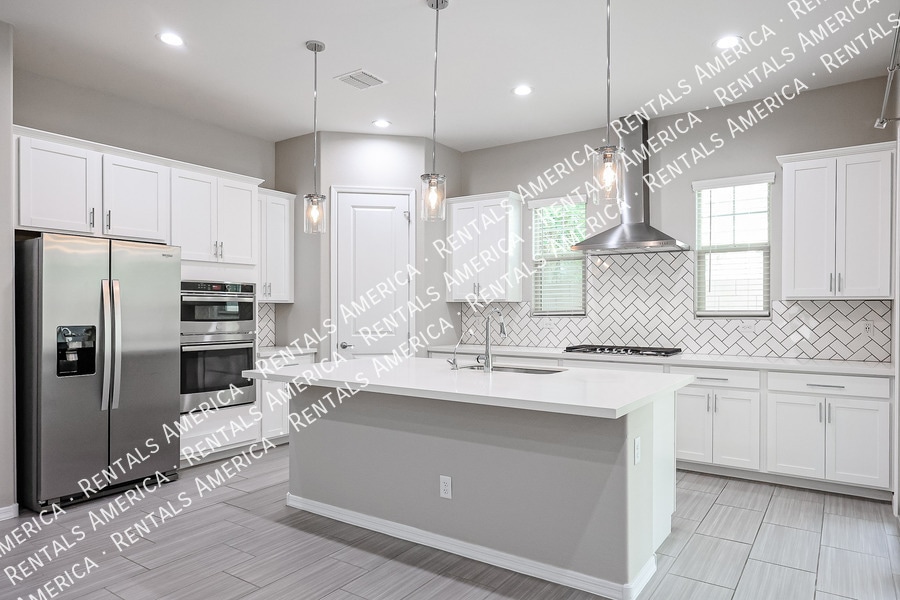 Building Photo - 640 W Winchester Dr