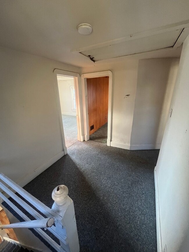 Building Photo - 2 bedroom single family house