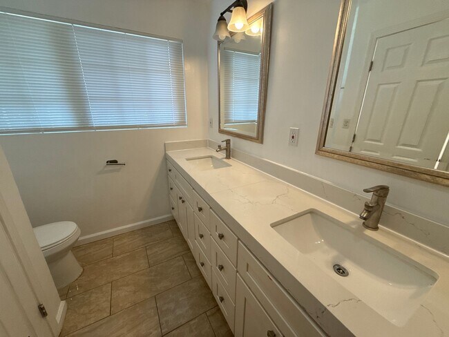 Building Photo - EPIC REA - Spacious 3BR/2BA House - Renova...