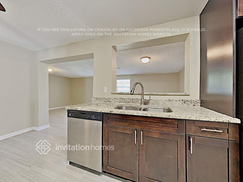 Building Photo - 8261 Greenleaf Cir