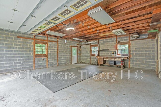 Building Photo - 3318 Holloman Rd