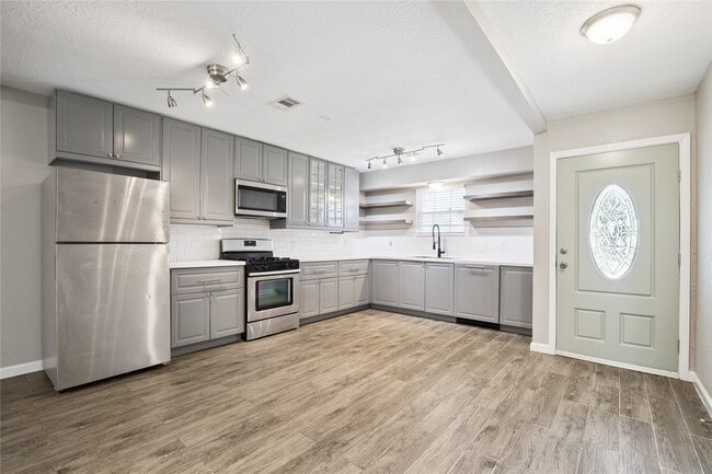 Building Photo - 612 Wisconsin St