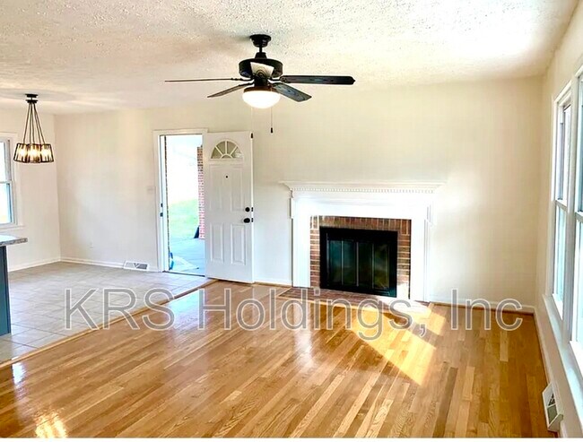 Building Photo - 1121 Sheffield Dr
