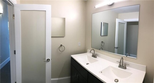 Building Photo - 2301 Mission St