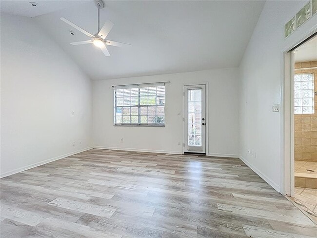 Building Photo - 332 Harris Ave