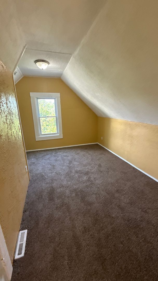 Building Photo - Single Family Home