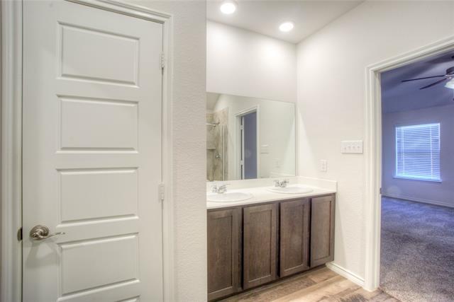 Building Photo - 621 Jamestown Ln