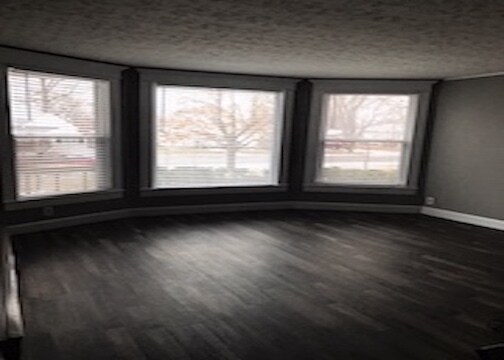 Building Photo - 712 S Osteopathy Ave