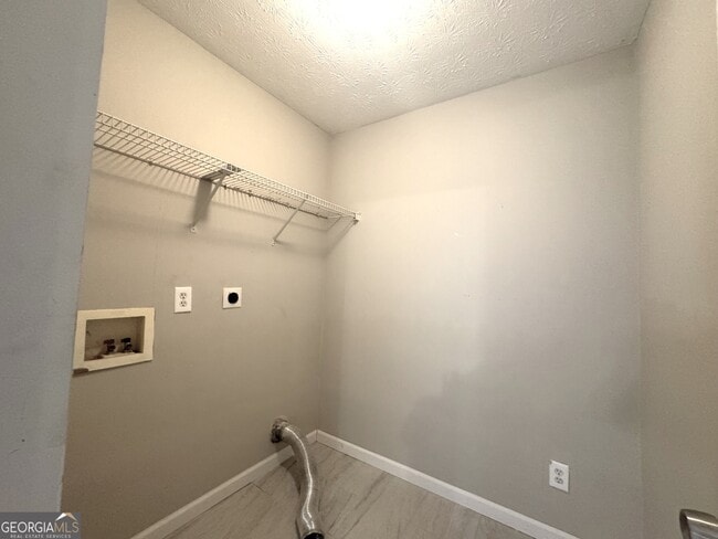 Building Photo - 2121 Silva Ct