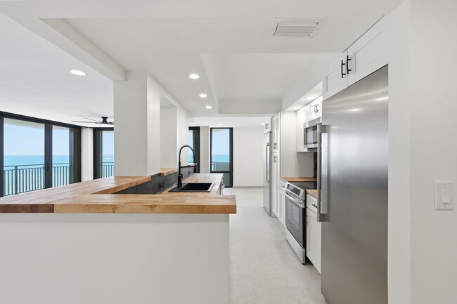 Building Photo - 5460 N Ocean Dr