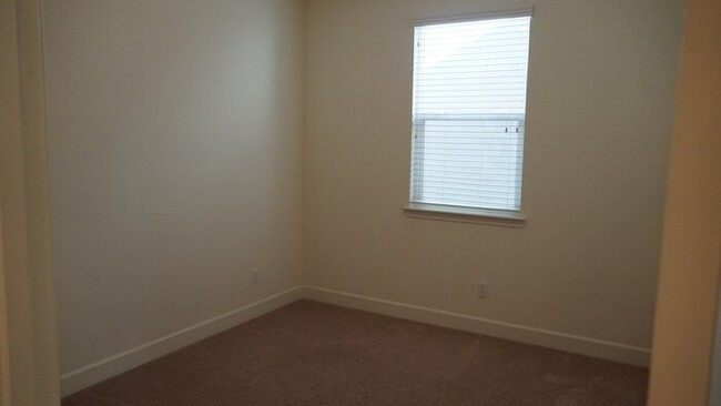 Building Photo - Beautiful 3 Bed, 2.5 Bath in Desirable Dia...