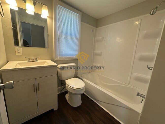 Building Photo - Stylish & Updated 3 Bedroom / 1.5 Bath Home – Move-In Ready!