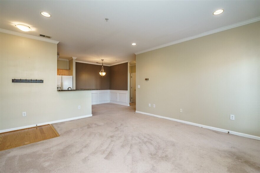 Building Photo - 800 Moratuck Dr