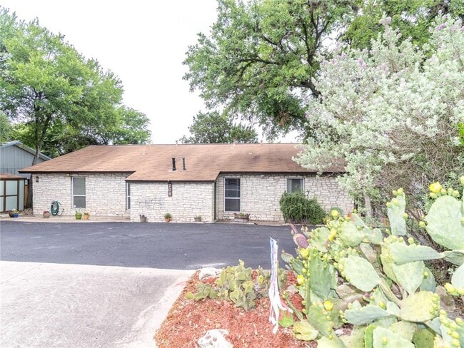 Building Photo - 704 Ramble Ln