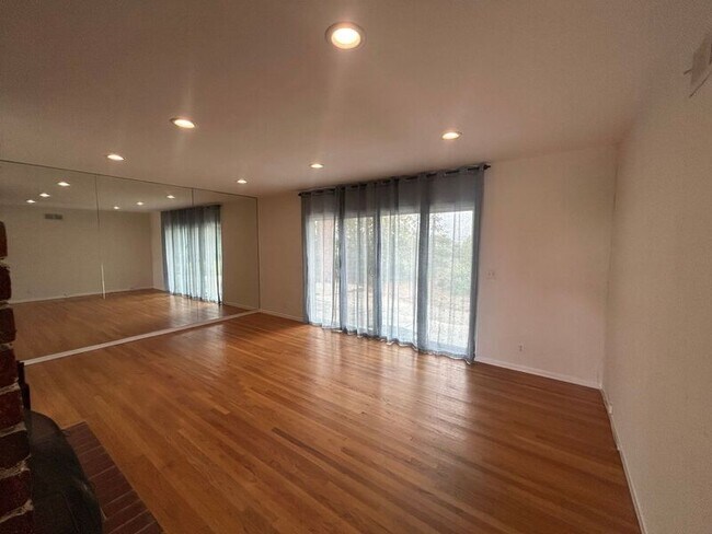 Building Photo - 279 Starlight Crest Dr
